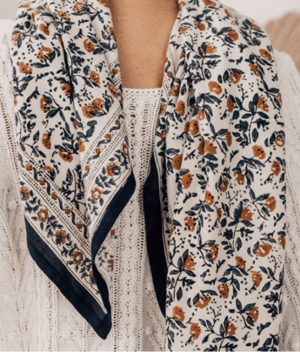 grand-foulard-fleuri-mayli-orage